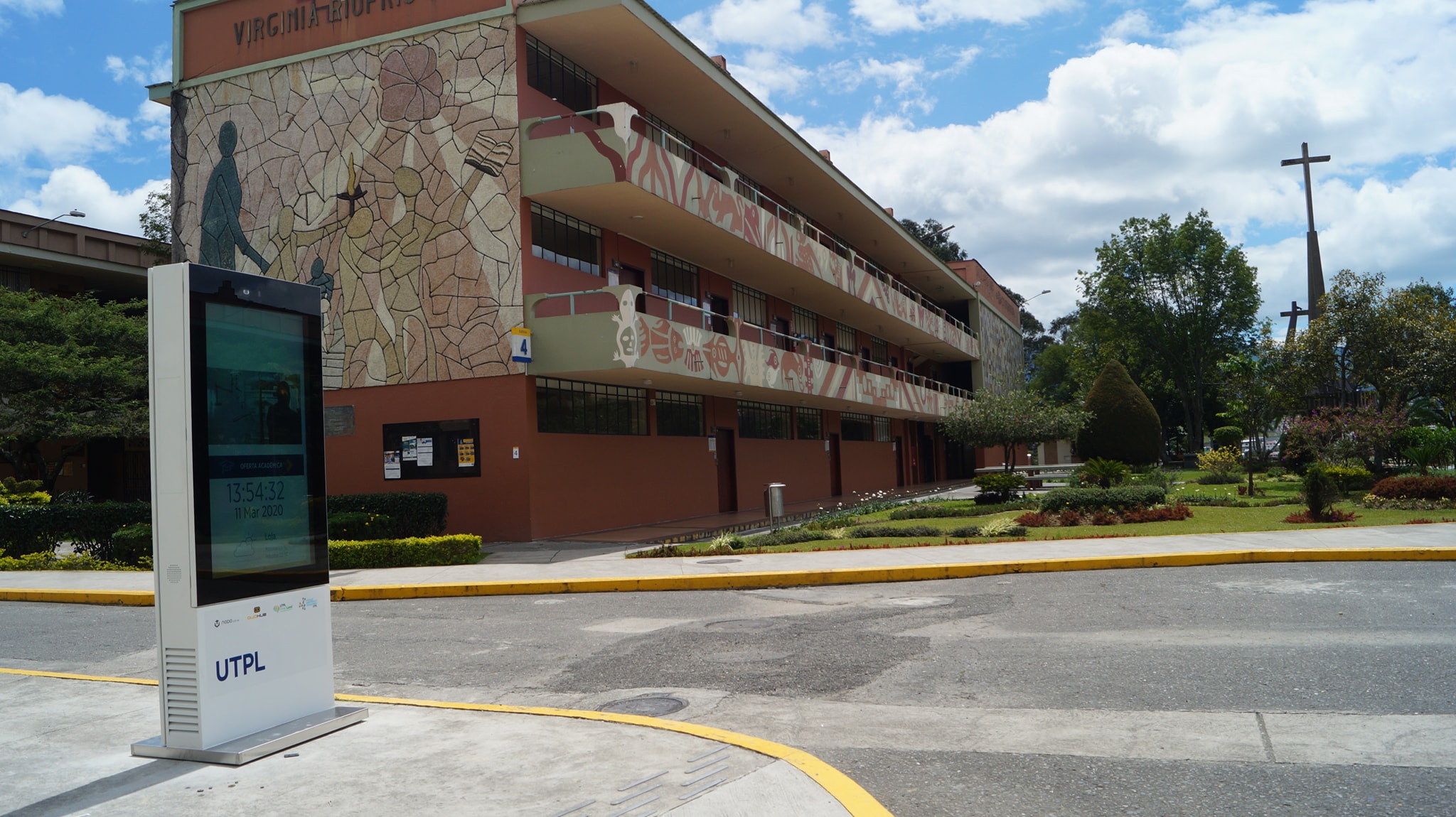 智能化綜合城市不斷進步，戶外防水廣告機必不可少工藝技術！