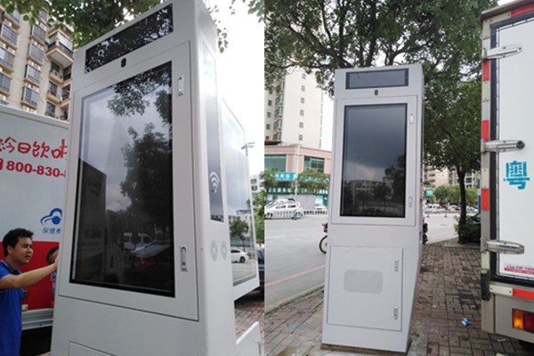 佛山55寸戶(hù)外一體機(jī)