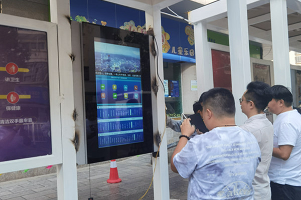 公交電子站牌廠家講解滾動燈箱維護要點