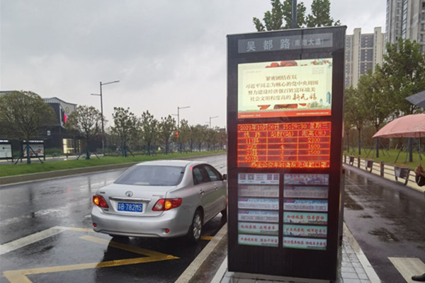 公交電子站牌廠家說說燈箱安全使用規(guī)范