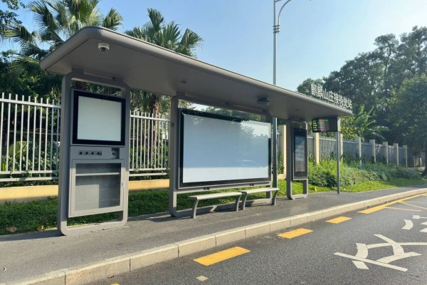 深圳麒麟山莊智能候車(chē)亭_600_400_3.jpg